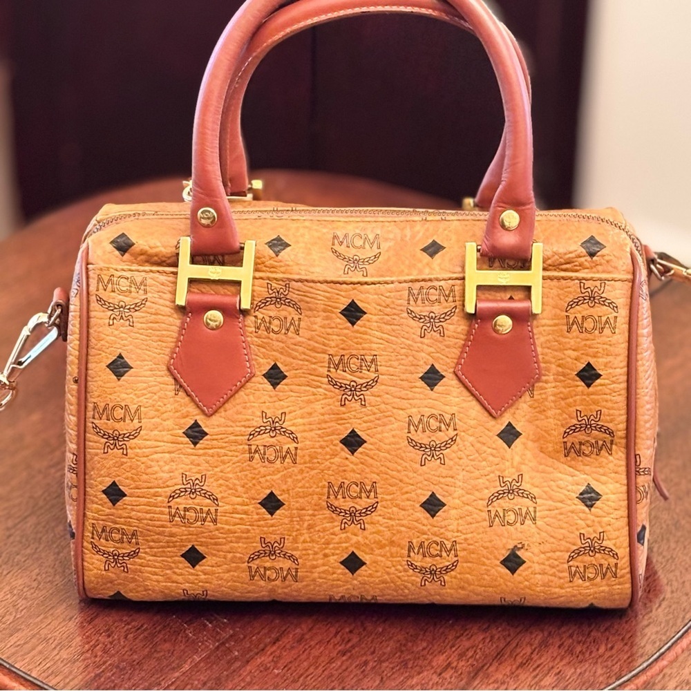 MCM AUTHENTIC EUC BOSTON ICONIC MONOGRAM LOGO CROSSBODY BAG COA & SERIAL NUMBER - Picture 4 of 13